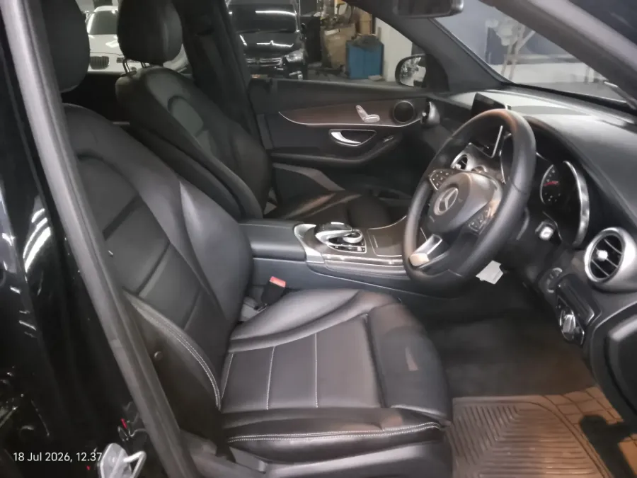 Foto Mobil Bekas Kabin Depan Mercedes-Benz GLC200 2.0 tahun 2018