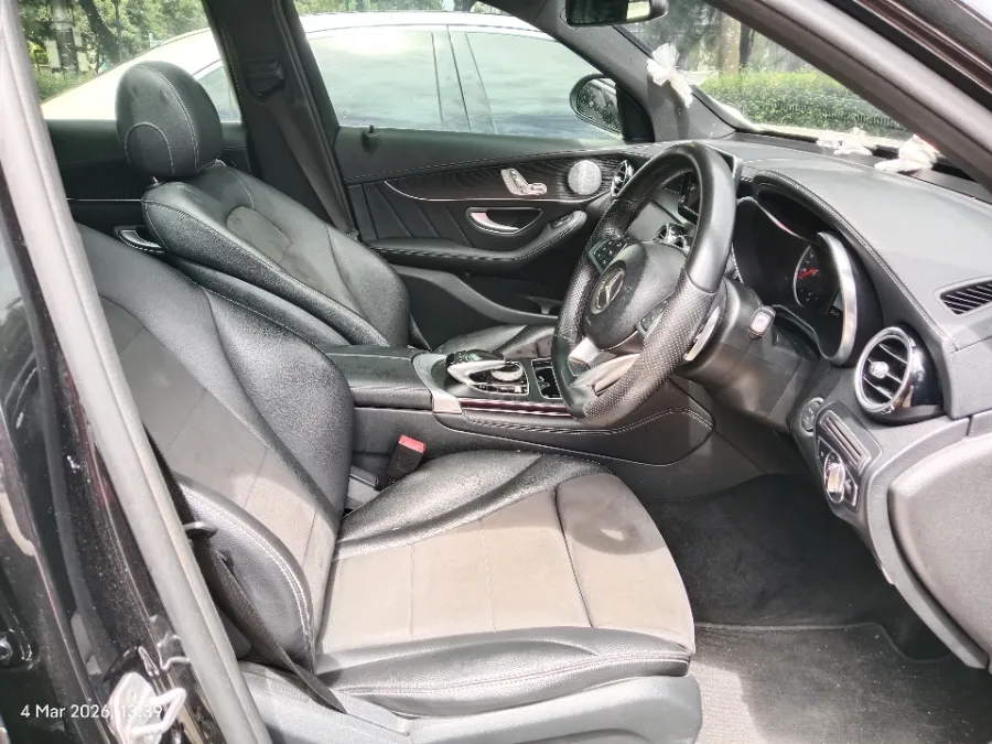 Foto Mobil Bekas Kabin Depan Mercedes-Benz GLC200 2.0 tahun 2018