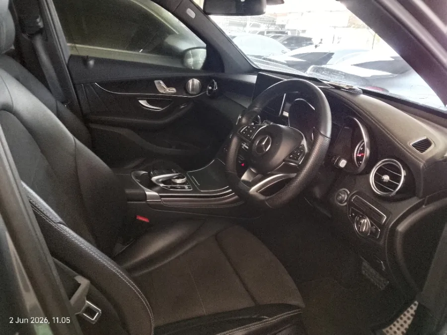 Foto Mobil Bekas Kabin Depan Mercedes-Benz GLC200 2.0 tahun 2018