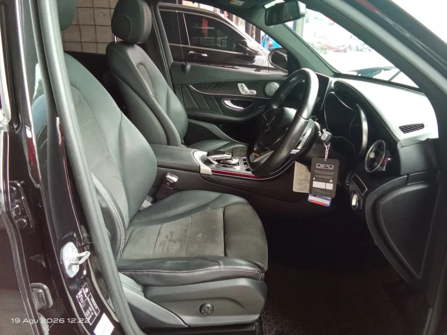 Foto Mobil Bekas Kabin Depan Mercedes-Benz GLC200 2.0 tahun 2018