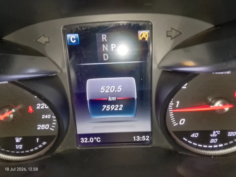 Foto Mobil Bekas Odometer Mercedes-Benz GLC200 2.0 tahun 2018