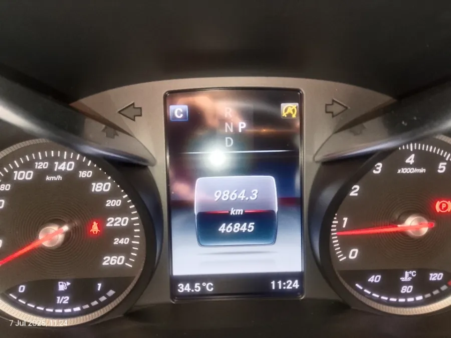 Foto Mobil Bekas Odometer Mercedes-Benz GLC200 2.0 tahun 2018