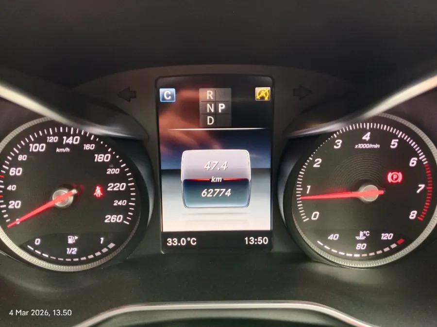 Foto Mobil Bekas Odometer Mercedes-Benz GLC200 2.0 tahun 2018