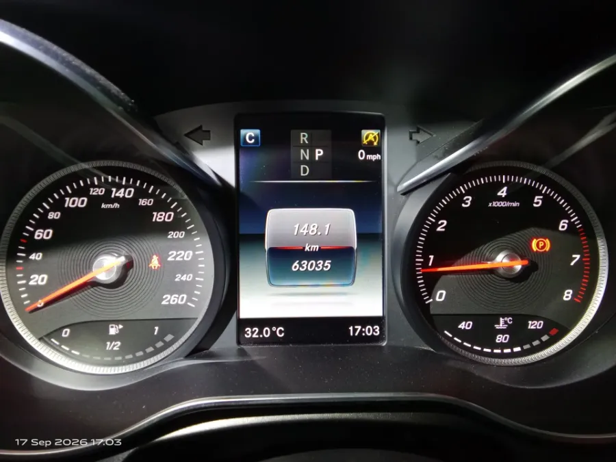 Foto Mobil Bekas Odometer Mercedes-Benz GLC200 2.0 tahun 2018