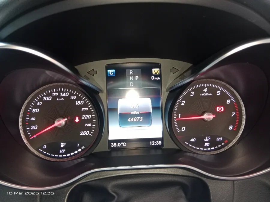 Foto Mobil Bekas Odometer Mercedes-Benz GLC200 2.0 tahun 2018