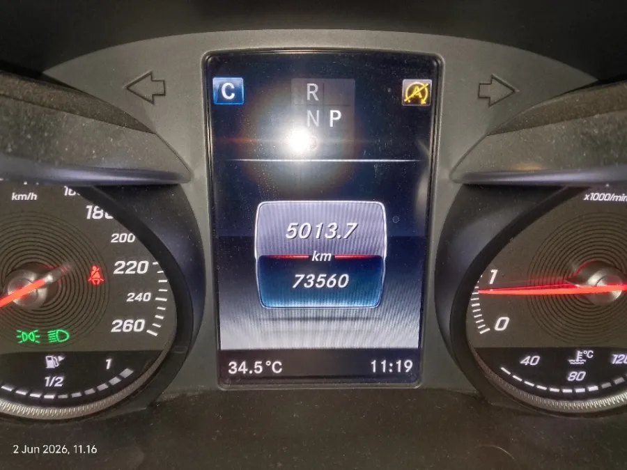 Foto Mobil Bekas Odometer Mercedes-Benz GLC200 2.0 tahun 2018
