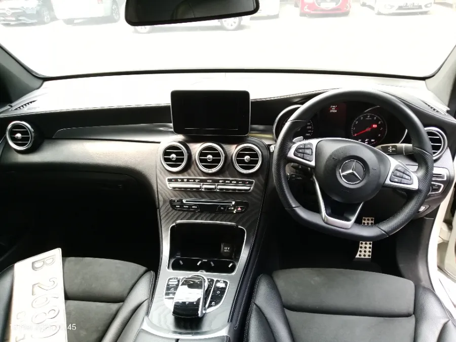 Foto Mobil Bekas Dashboard Mercedes-Benz GLC200 2.0 tahun 2019