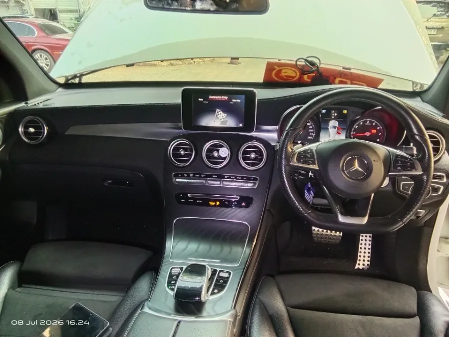 Foto Mobil Bekas Dashboard Mercedes-Benz GLC200 2.0 tahun 2019