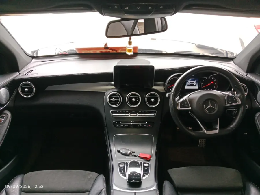 Foto Mobil Bekas Dashboard Mercedes-Benz GLC200 2.0 tahun 2019
