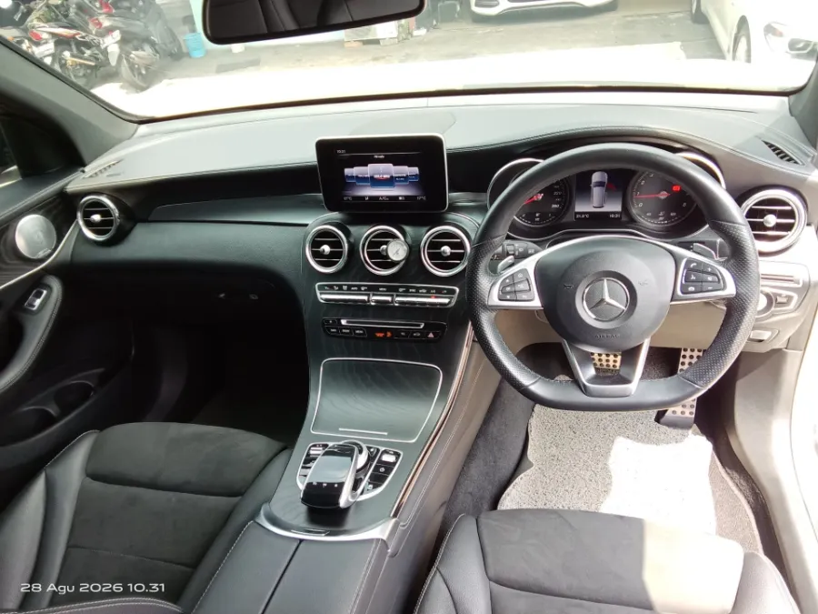 Foto Mobil Bekas Dashboard Mercedes-Benz GLC200 2.0 tahun 2019