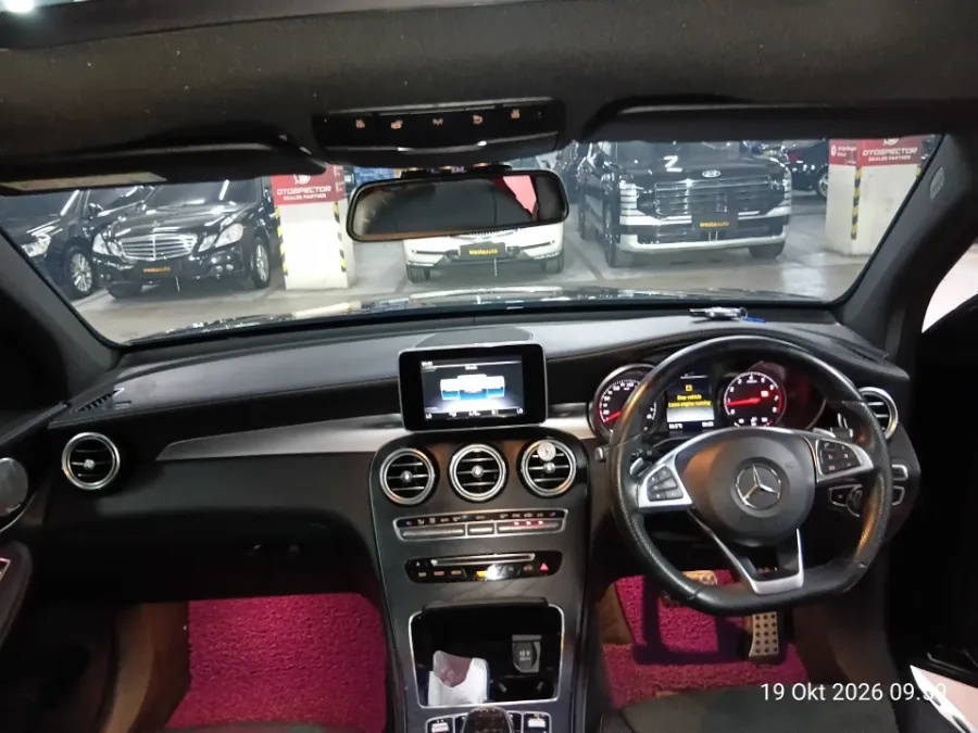 Foto Mobil Bekas Dashboard Mercedes-Benz GLC200 2.0 tahun 2019