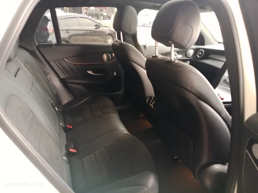 Foto Mobil Bekas Kabin Belakang Mercedes-Benz GLC200 2.0 tahun 2019