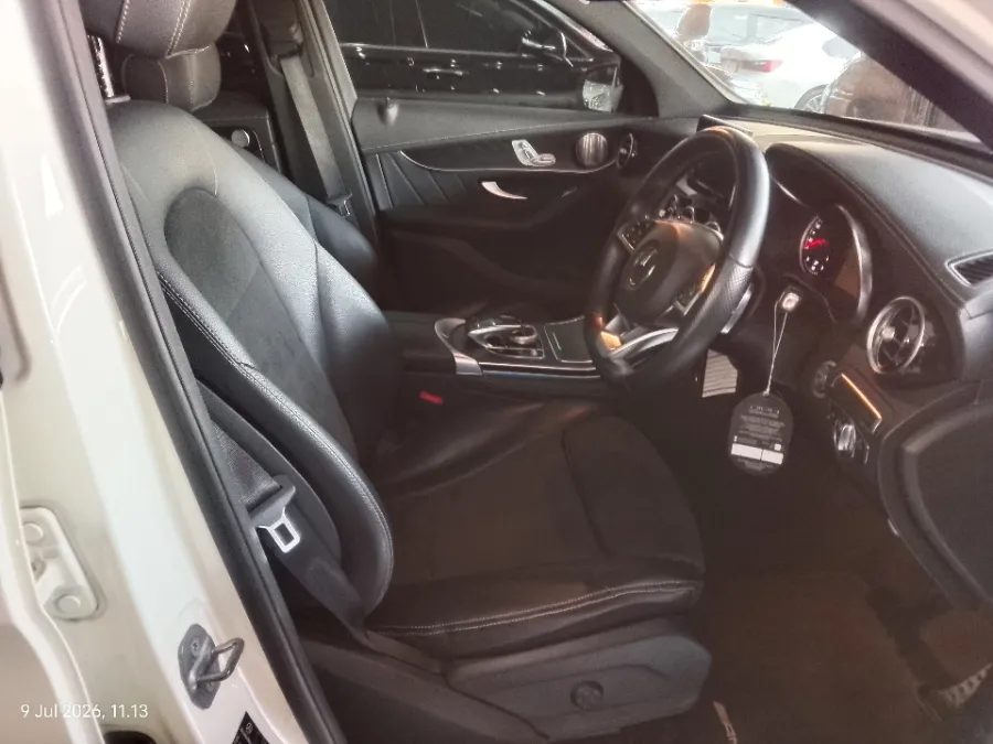 Foto Mobil Bekas Kabin Depan Mercedes-Benz GLC200 2.0 tahun 2019