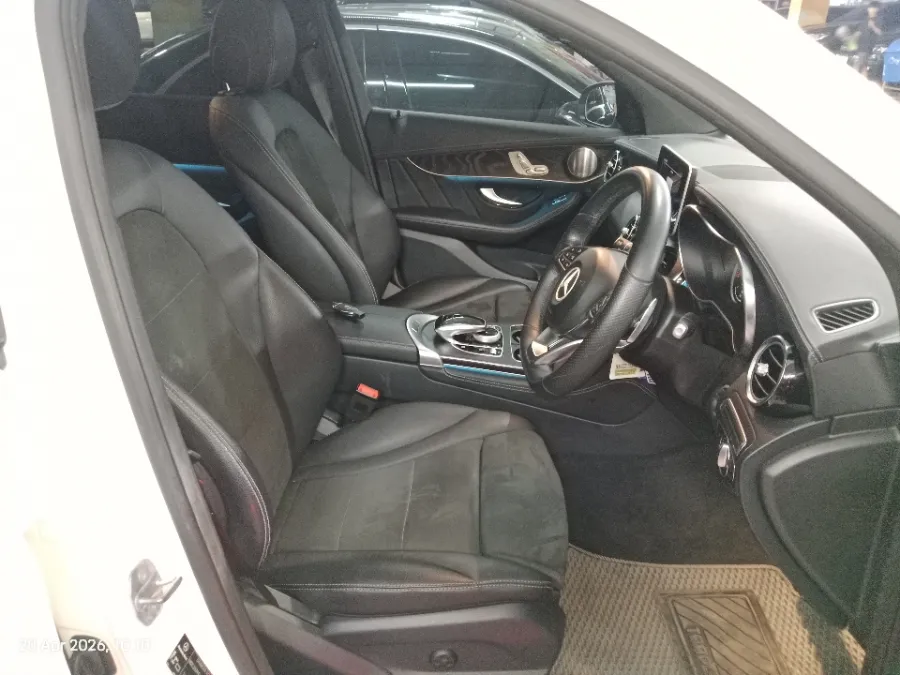 Foto Mobil Bekas Kabin Depan Mercedes-Benz GLC200 2.0 tahun 2019
