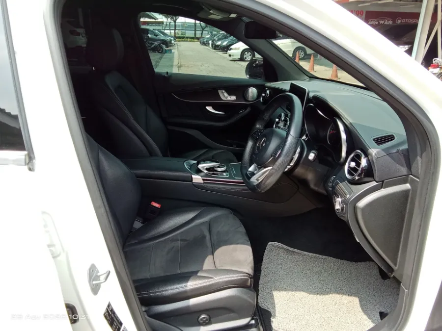 Foto Mobil Bekas Kabin Depan Mercedes-Benz GLC200 2.0 tahun 2019