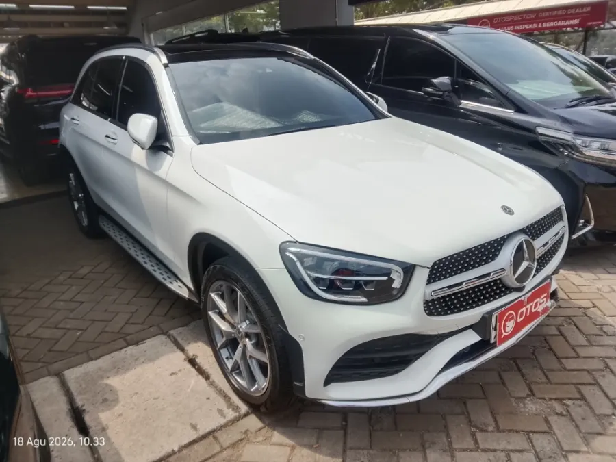 Foto Mobil Bekas Kanan Depan Mercedes-Benz GLC200 2.0 tahun 2019