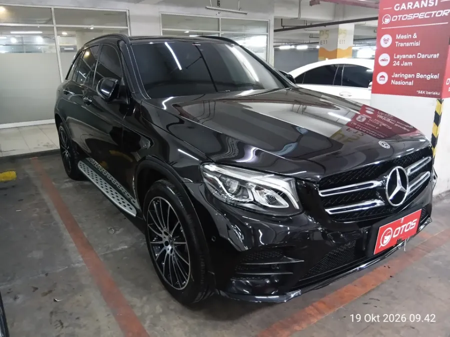 Foto Mobil Bekas Kanan Depan Mercedes-Benz GLC200 2.0 tahun 2019
