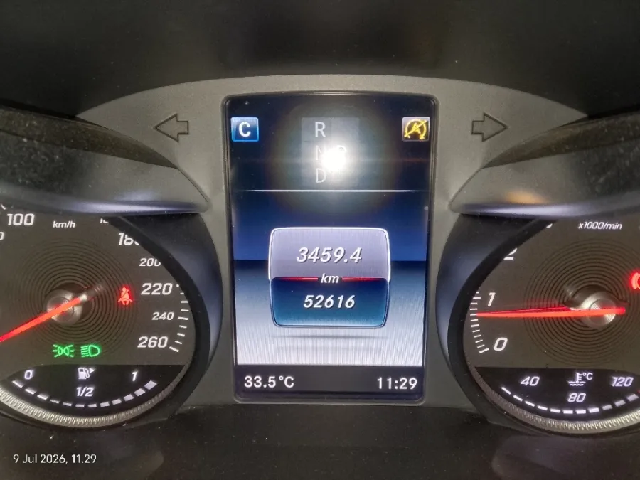 Foto Mobil Bekas Odometer Mercedes-Benz GLC200 2.0 tahun 2019