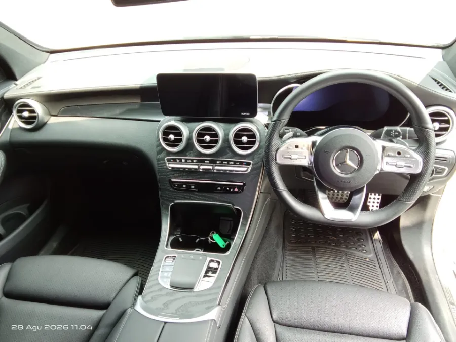 Foto Mobil Bekas Dashboard Mercedes-Benz GLC200 2.0 tahun 2020