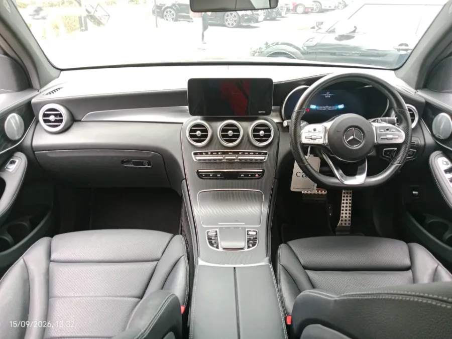 Foto Mobil Bekas Dashboard Mercedes-Benz GLC200 2.0 tahun 2020