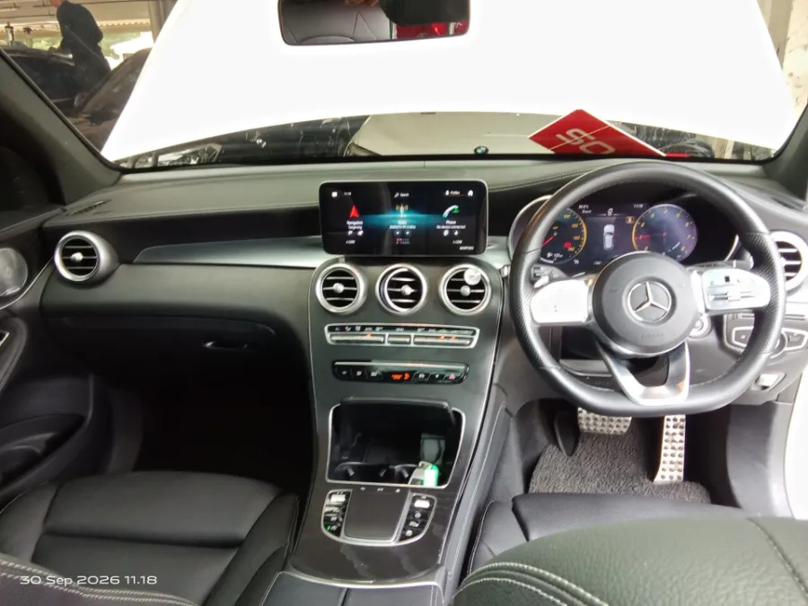 Foto Mobil Bekas Dashboard Mercedes-Benz GLC200 2.0 tahun 2020