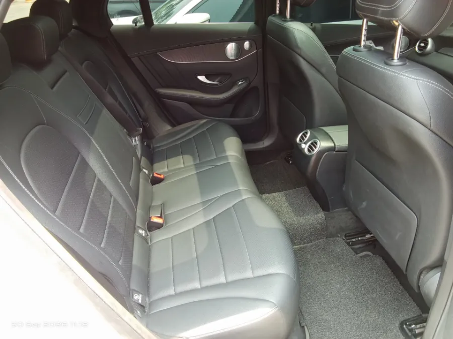 Foto Mobil Bekas Kabin Belakang Mercedes-Benz GLC200 2.0 tahun 2020