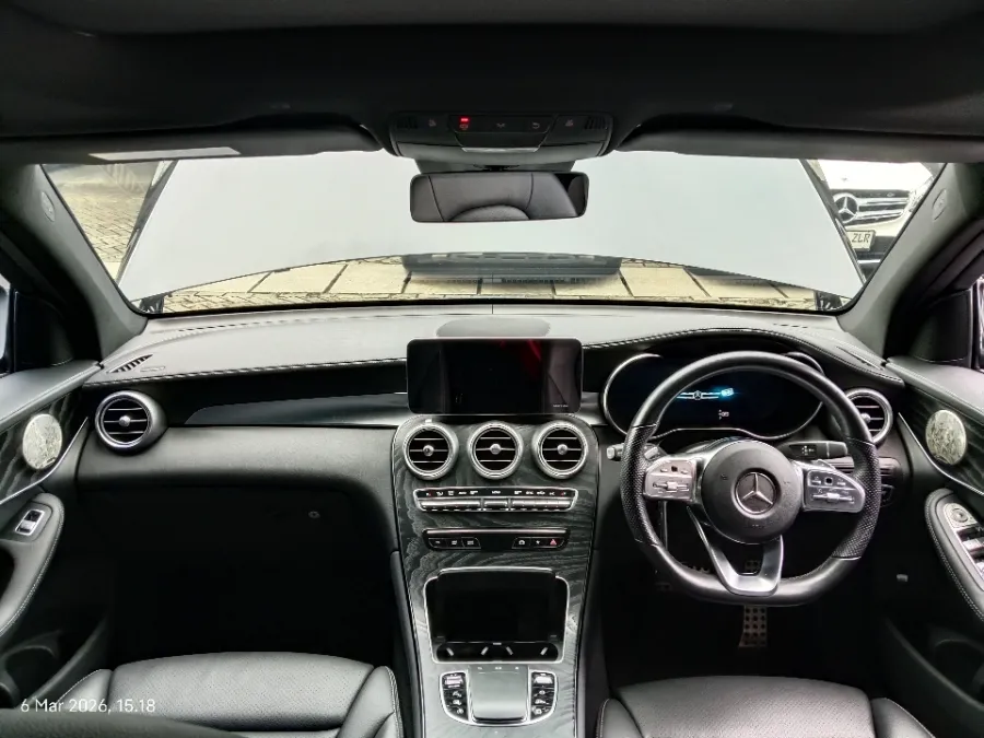 Foto Mobil Bekas Dashboard Mercedes-Benz GLC200 2.0 tahun 2021