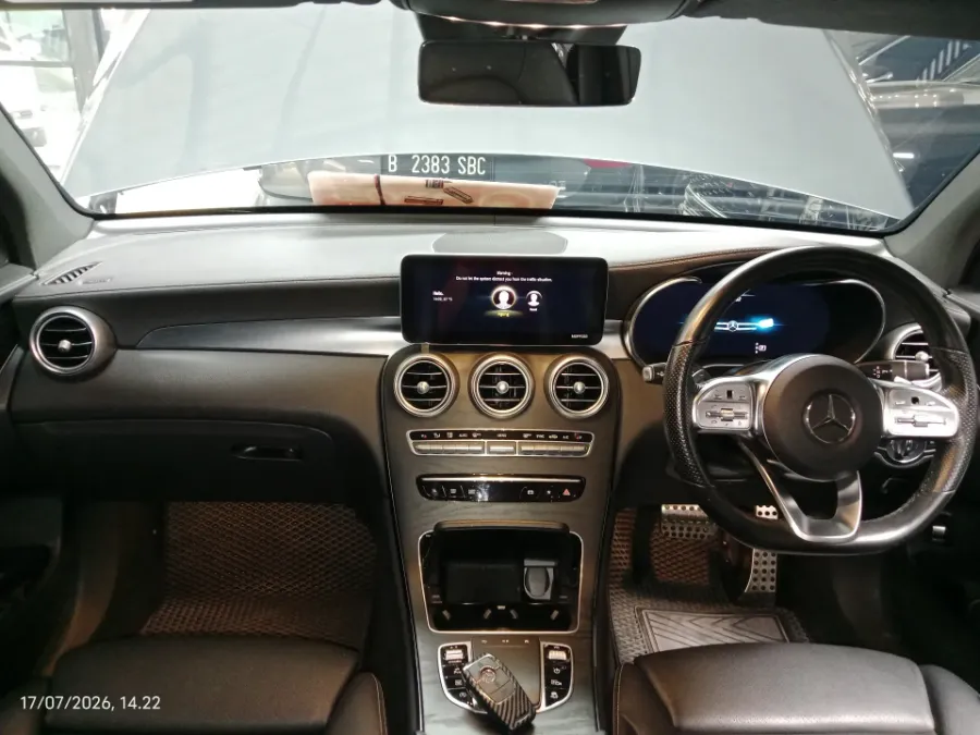 Foto Mobil Bekas Dashboard Mercedes-Benz GLC200 2.0 tahun 2021