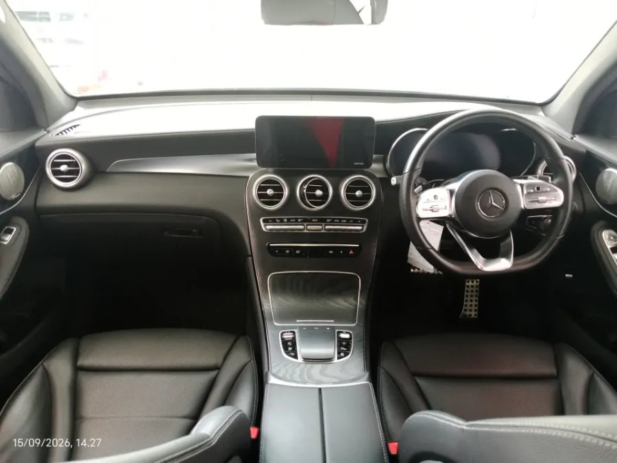 Foto Mobil Bekas Dashboard Mercedes-Benz GLC200 2.0 tahun 2021