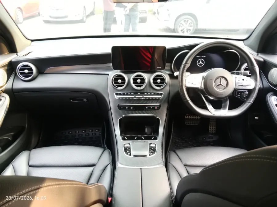 Foto Mobil Bekas Dashboard Mercedes-Benz GLC200 2.0 tahun 2021