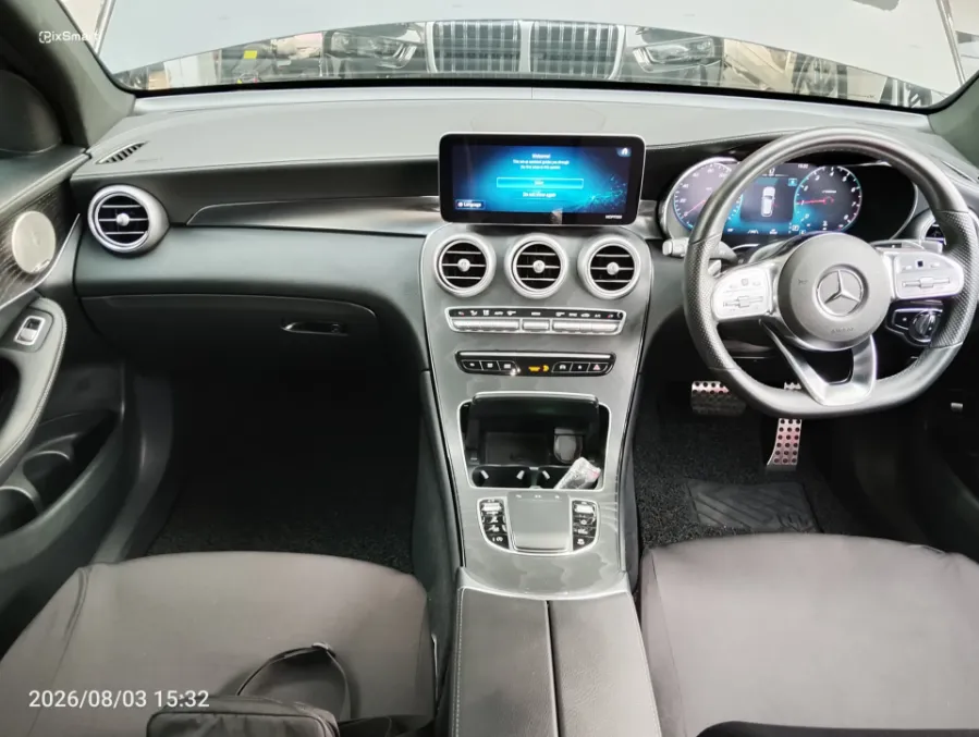 Foto Mobil Bekas Dashboard Mercedes-Benz GLC200 2.0 tahun 2021