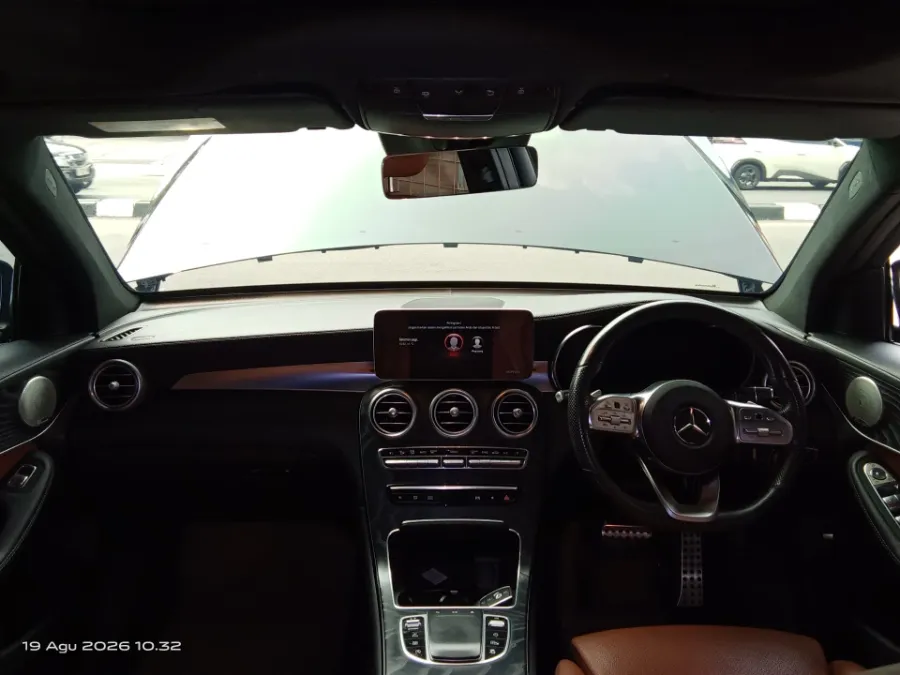 Foto Mobil Bekas Dashboard Mercedes-Benz GLC200 2.0 tahun 2021