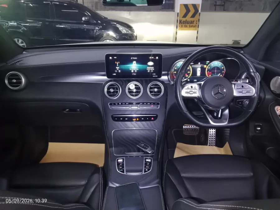 Foto Mobil Bekas Dashboard Mercedes-Benz GLC200 2.0 tahun 2021