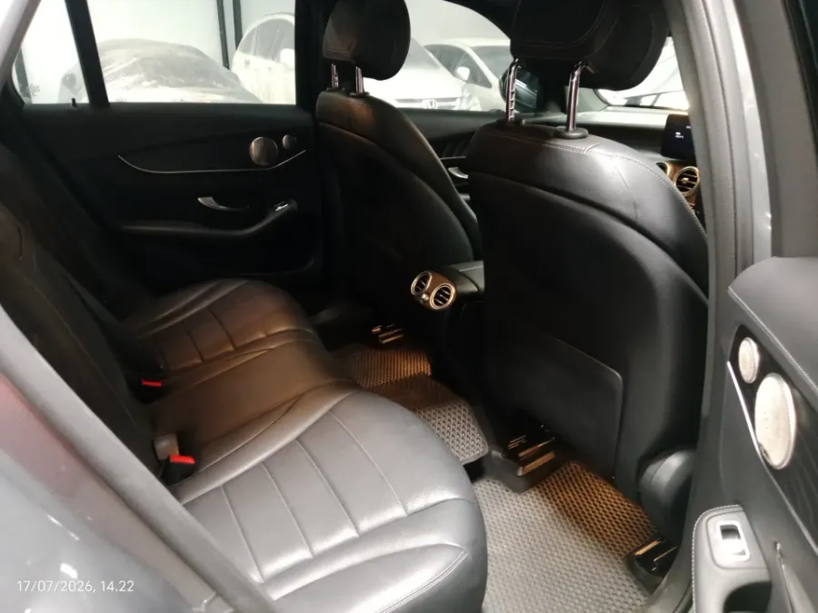Foto Mobil Bekas Kabin Belakang Mercedes-Benz GLC200 2.0 tahun 2021