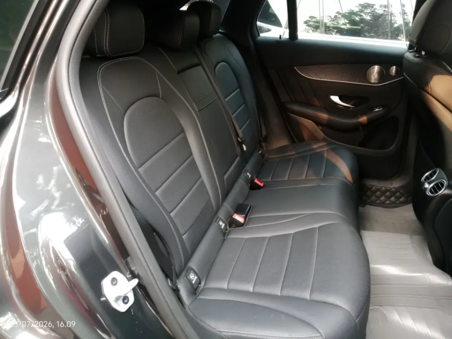 Foto Mobil Bekas Kabin Belakang Mercedes-Benz GLC200 2.0 tahun 2021