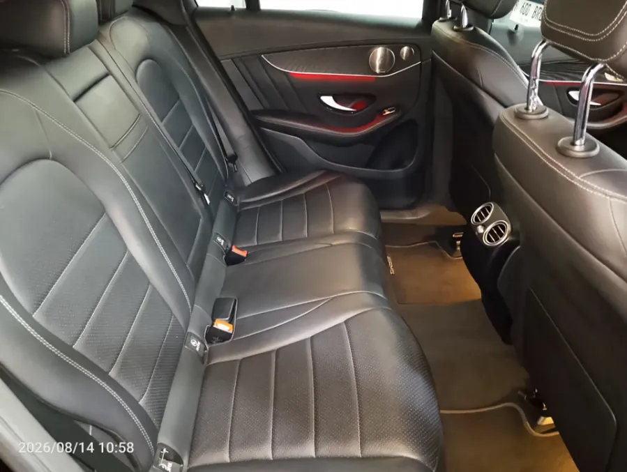 Foto Mobil Bekas Kabin Belakang Mercedes-Benz GLC200 2.0 tahun 2021