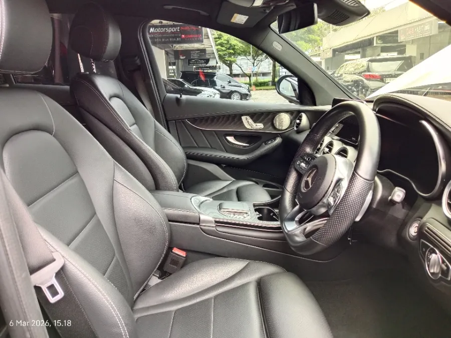 Foto Mobil Bekas Kabin Depan Mercedes-Benz GLC200 2.0 tahun 2021