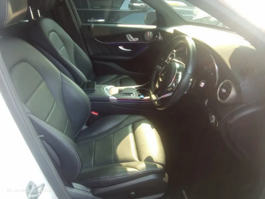 Foto Mobil Bekas Kabin Depan Mercedes-Benz GLC200 2.0 tahun 2021