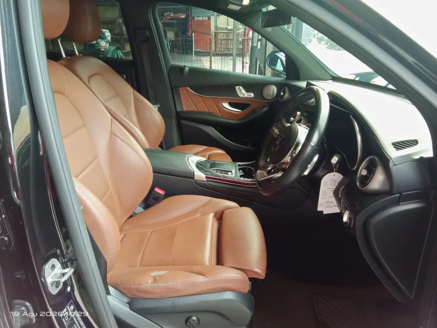 Foto Mobil Bekas Kabin Depan Mercedes-Benz GLC200 2.0 tahun 2021