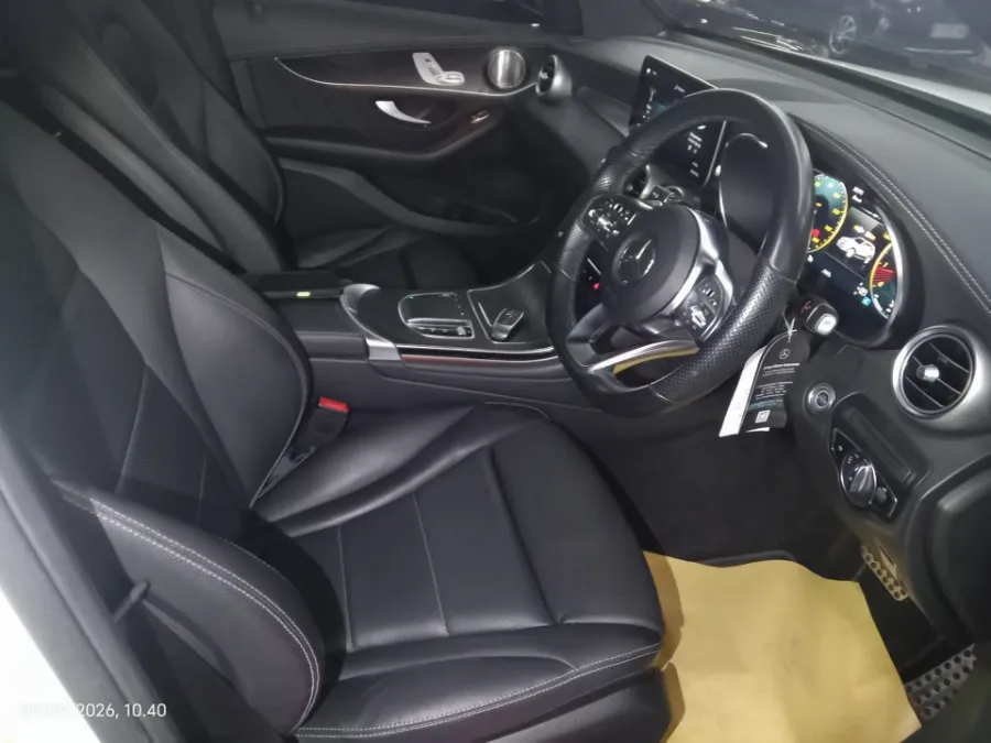 Foto Mobil Bekas Kabin Depan Mercedes-Benz GLC200 2.0 tahun 2021