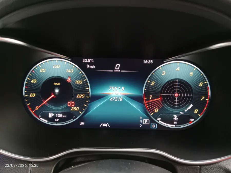 Foto Mobil Bekas Odometer Mercedes-Benz GLC200 2.0 tahun 2021