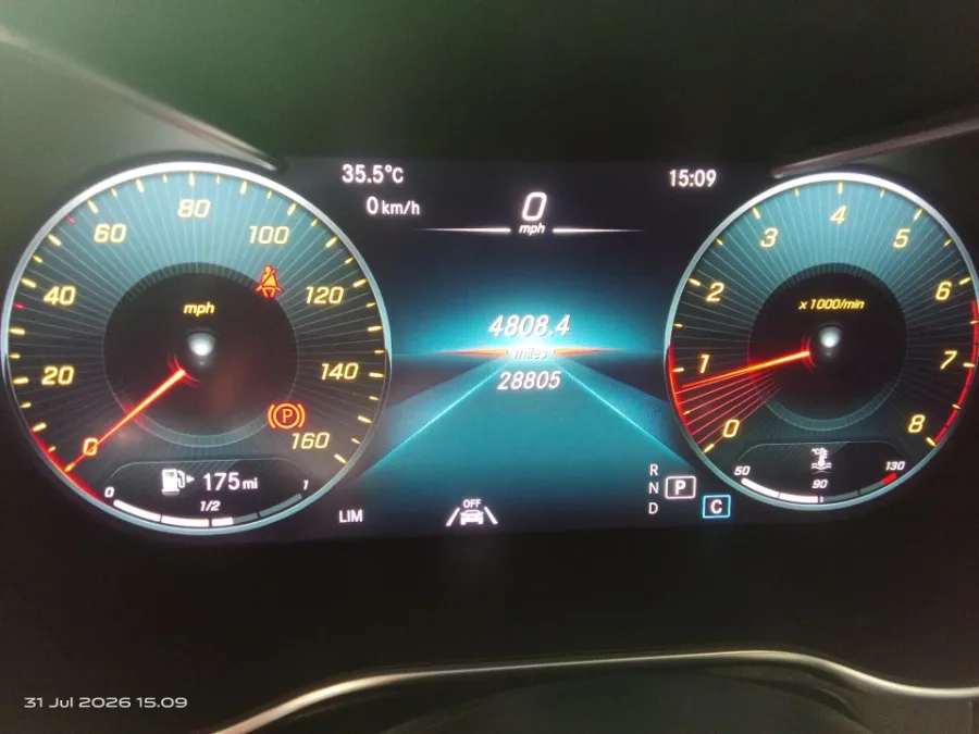 Foto Mobil Bekas Odometer Mercedes-Benz GLC200 2.0 tahun 2021