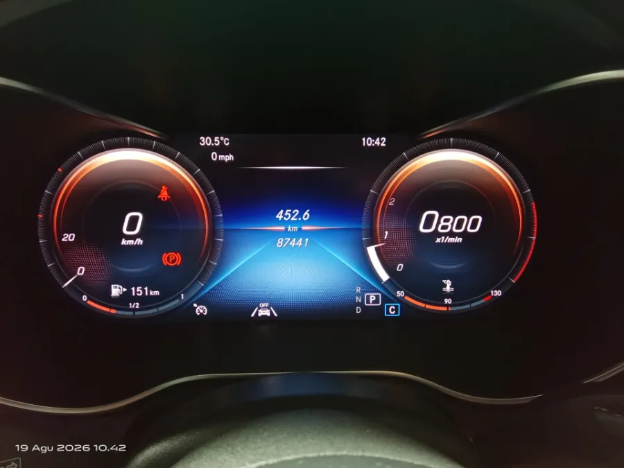 Foto Mobil Bekas Odometer Mercedes-Benz GLC200 2.0 tahun 2021