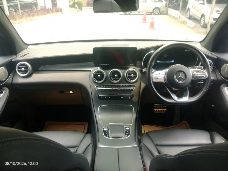Foto Mobil Bekas Dashboard Mercedes-Benz GLC200 2.0 tahun 2022