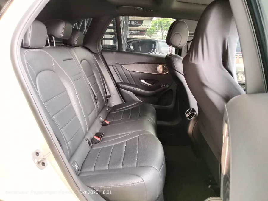 Foto Mobil Bekas Kabin Belakang Mercedes-Benz GLC200 2.0 tahun 2022