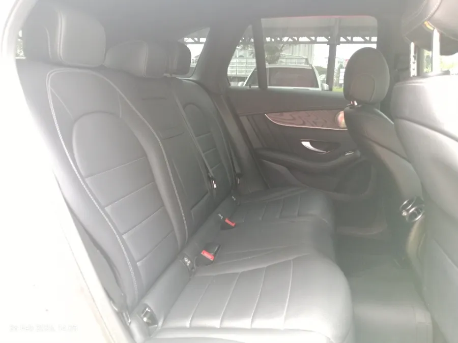 Foto Mobil Bekas Kabin Belakang Mercedes-Benz GLC200 2.0 tahun 2022
