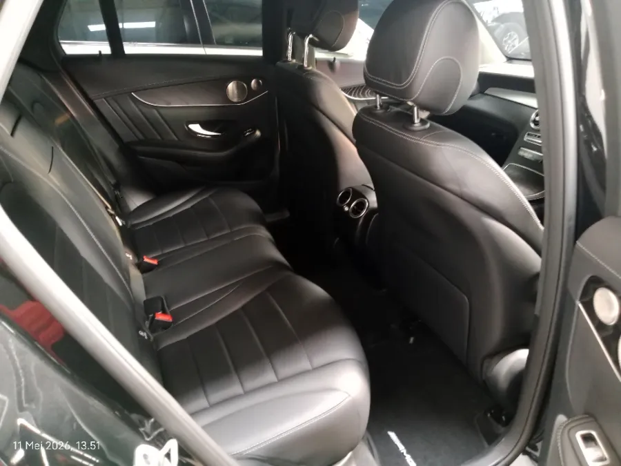 Foto Mobil Bekas Kabin Belakang Mercedes-Benz GLC200 2.0 tahun 2022