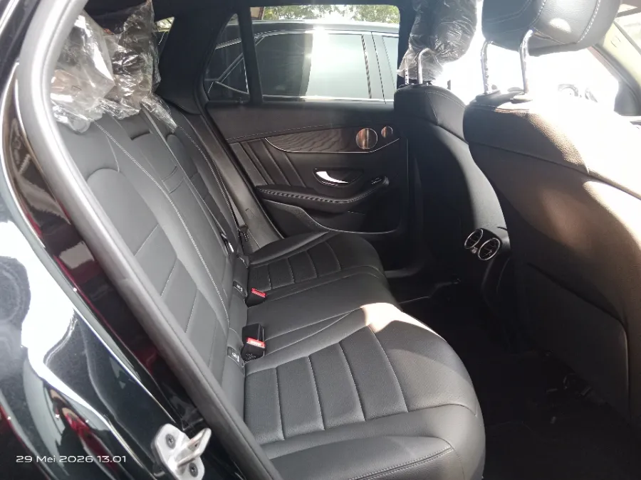 Foto Mobil Bekas Kabin Belakang Mercedes-Benz GLC200 2.0 tahun 2022