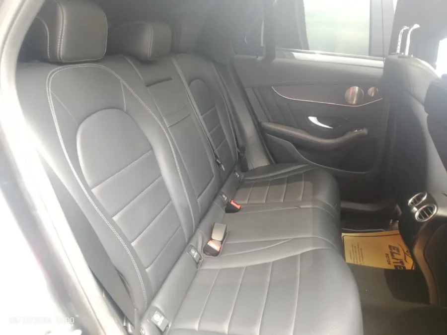 Foto Mobil Bekas Kabin Belakang Mercedes-Benz GLC200 2.0 tahun 2022