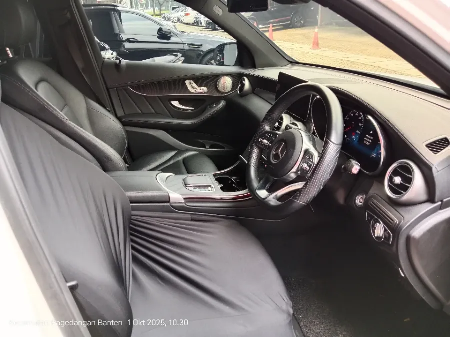 Foto Mobil Bekas Kabin Depan Mercedes-Benz GLC200 2.0 tahun 2022
